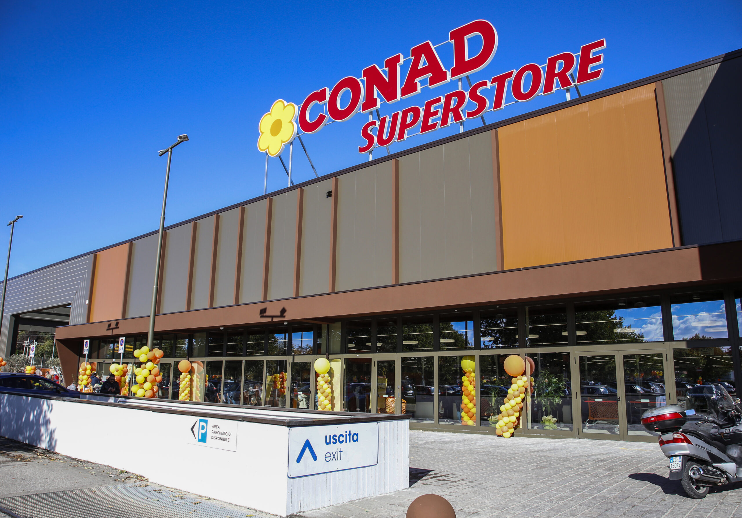 BlueRed ha allestito il nuovo Superstore Conad a Bologna